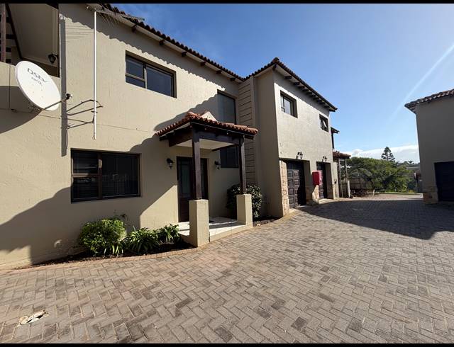 3 BEDROOM TOWNHOUSE FOR SALE IN JEFFREYS BAY CENTRAL